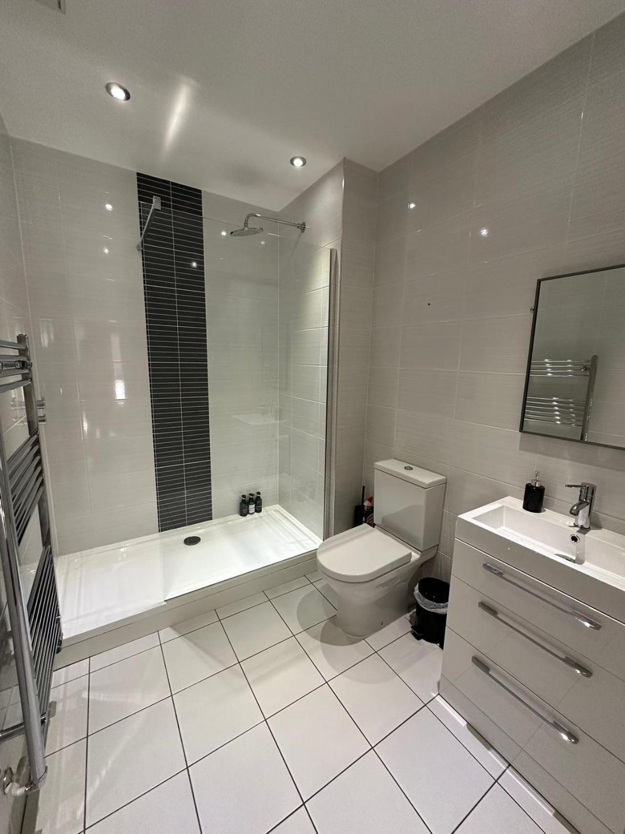 Spacious 4Br 4Ba Gated Townhouse With Balconies, Central Jq Birmingam Exterior foto
