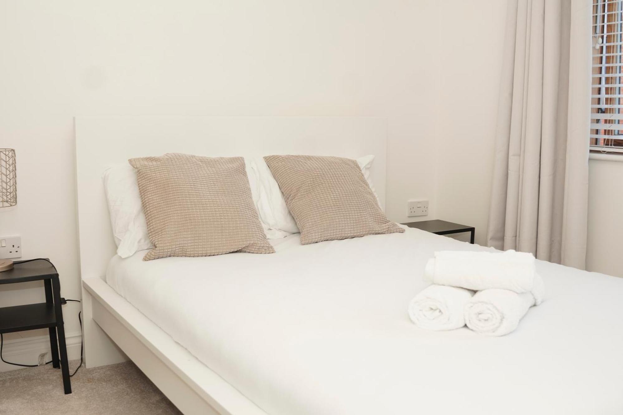 Spacious 4Br 4Ba Gated Townhouse With Balconies, Central Jq Birmingam Exterior foto